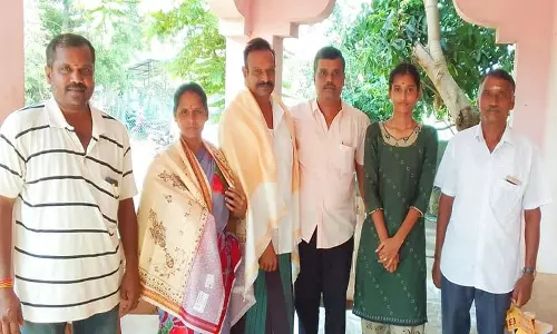 பிளஸ்-2 தேர்வில் சாதனை படைத்த மாணவிக்கு பா.ம.க.சார்பில் பாராட்டு