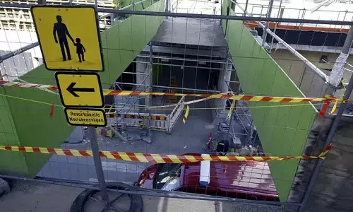 பின்லாந்தில் பாலம் இடிந்து விழுந்து விபத்து- பள்ளி குழந்தைகள் உள்பட 24 பேர் படுகாயம்