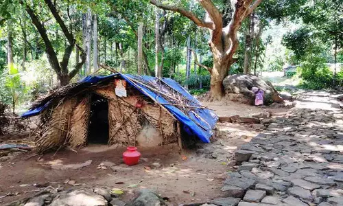 சாலை வசதியின்றி தவிக்கும் உடுமலை மலைவாழ் மக்கள்