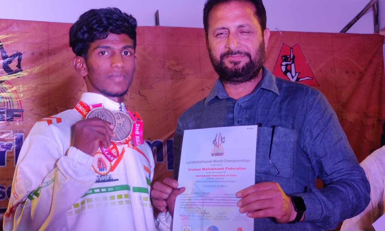 மல்லர் கம்பம் போட்டி:  விழுப்புரம் வீரர் சாதனை