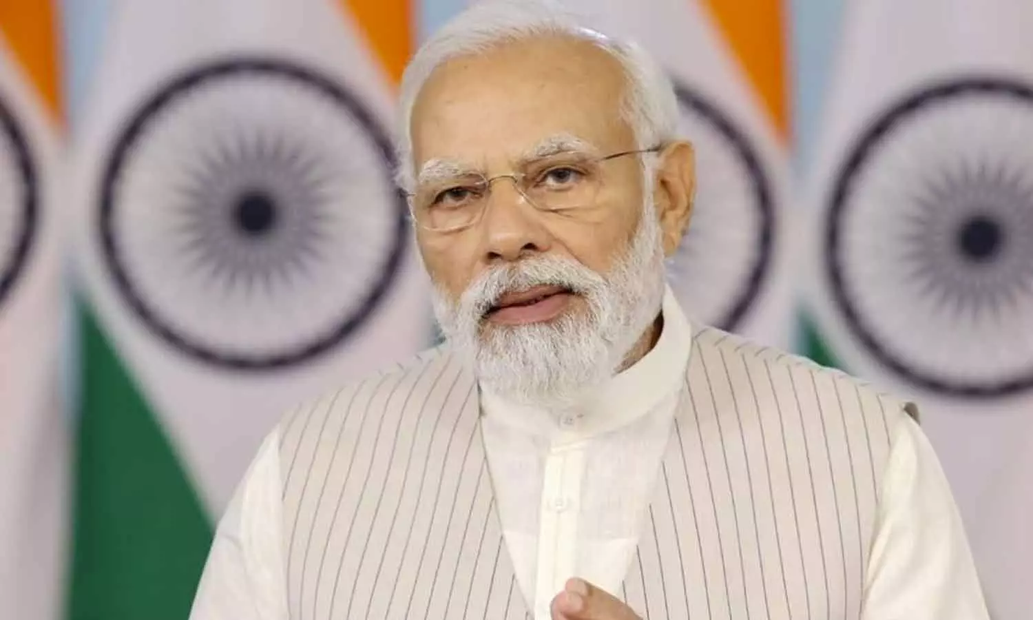 குஜராத்தில் ரூ.4,400 கோடி மதிப்பில் திட்டப்பணிகள்- பிரதமர் மோடி அடிக்கல் நாட்டினார் குஜராத்தில் ரூ.4,400 கோடி மதிப்பில் திட்டப்பணிகள்- பிரதமர் மோடி அடிக்கல் நாட்டினார்