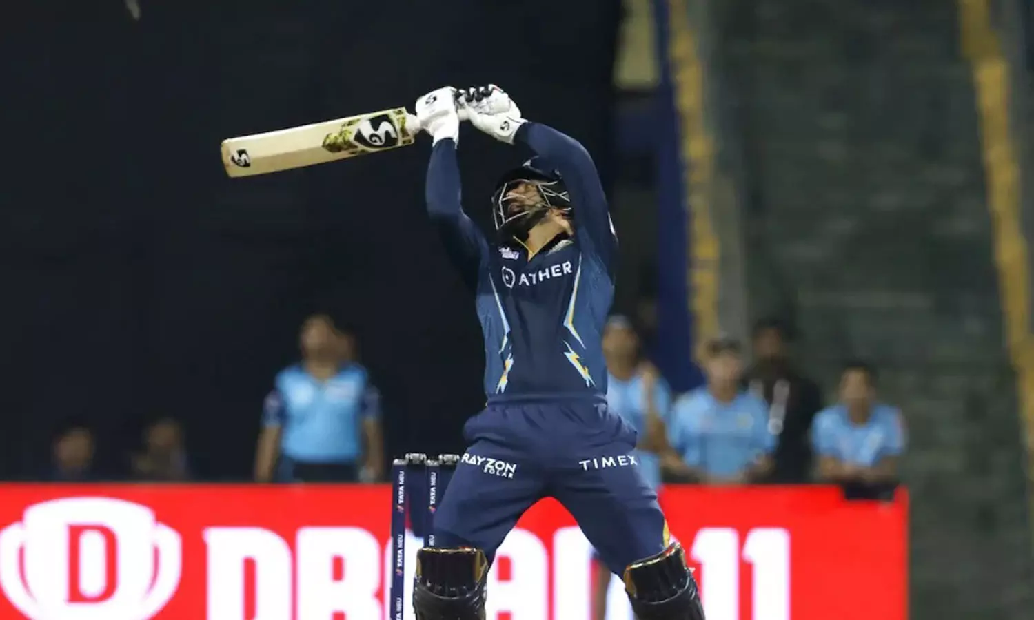 ரஷீத்கான் போராட்டம் வீணானது - 27 ரன்கள் வித்தியாசத்தில் குஜராத்தை வீழ்த்தியது மும்பை