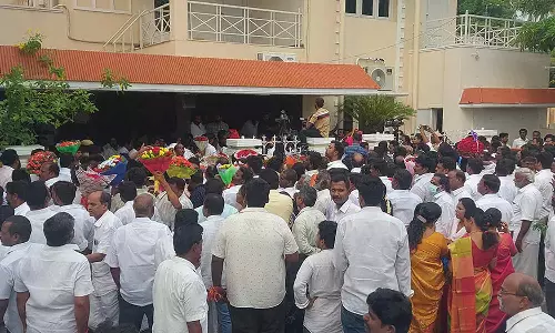 எடப்பாடி பழனிசாமி பிறந்த நாள் கொண்டாட்டம்- அ.தி.மு.க. நிர்வாகிகள், தொண்டர்கள் வாழ்த்து மழை