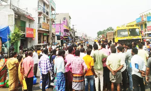 திருப்பத்தூர்- வாணியம்பாடி சாலையில் திடீர் மறியல்