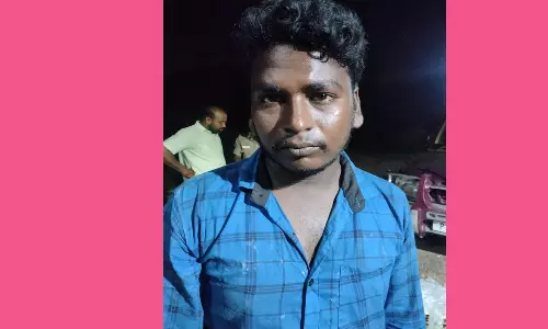 புதுவையில் இருந்து திண்டிவனத்துக்கு  விஷ சாராயம் கடத்தியவர் கைது: 300 லிட்டர் சாராயம்-கார் பறிமுதல்