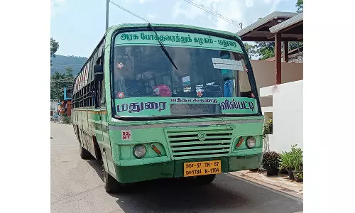 பெரும்பாறை மலைச்சாலையில் அடிக்கடி பழுதாகி நிற்கும் அரசு பஸ்கள்