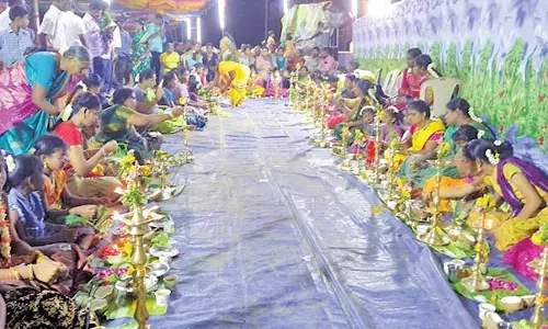 தூத்துக்குடி முனீஸ்வரர் கோவிலில் திருவிளக்கு பூஜை