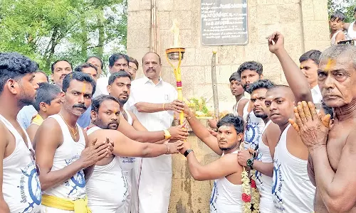 கயத்தாறில் வீரசக்கதேவி ஆலயத்திற்கு தொடர் ஜோதி ஓட்டம்