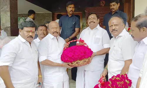 திருப்பரங்குன்றம் கோவிலில் தங்கத்தேர் இழுத்து வழிபாடு-ராஜன்செல்லப்பா எம்.எல்.ஏ.