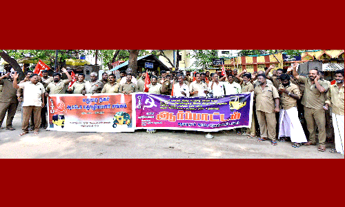 ஆட்டோ தொழிலாளர்கள் ஆர்ப்பாட்டம்