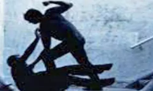 களக்காட்டில் நண்பர்களுக்குள் மோதல்;  2 பேர் காயம்