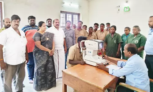 காவேரிப்பட்டணம் பேரூராட்சி அலுவலகத்தில்கண் சிகிச்சை முகாம்