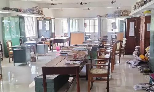 ஊட்டியில் பல்வேறு கோரிக்கைகளை வலியுறுத்தி ஊரக வளர்ச்சித்துறை அலுவலர்கள் ஒருநாள் வேலைநிறுத்தம்