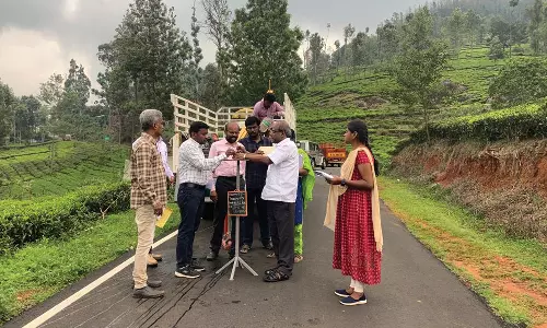 ஊட்டியில் சாலை பணிகள் குறித்து அதிகாரிகள் குழு ஆய்வு