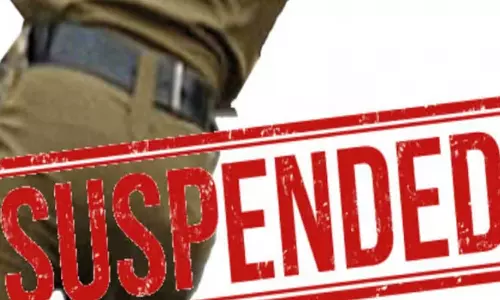 சமூக ஆர்வலர் கொலையில் கொலையாளிகளுக்கு தகவல் பரிமாறிய போலீஸ்காரர் சஸ்பெண்டு