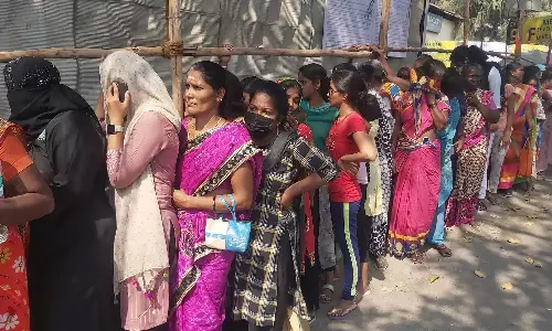 சேப்பாக்கத்தில் குழந்தைகளை தவிக்க விட்டுவிட்டு ஐ.பி.எல். டிக்கெட் வாங்க சென்ற பெண்