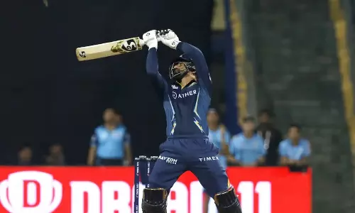 ரஷீத்கான் போராட்டம் வீணானது - 27 ரன்கள் வித்தியாசத்தில் குஜராத்தை வீழ்த்தியது மும்பை