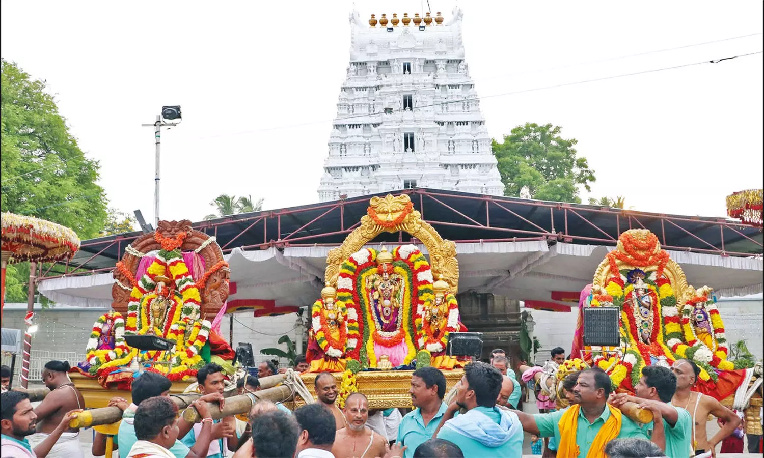 சீனிவாசமங்காபுரம் கோவிலில் வருடாந்திர வசந்தோற்சவம் நிறைவடைந்தது சீனிவாசமங்காபுரம் கோவிலில் வருடாந்திர வசந்தோற்சவம் நிறைவடைந்தது