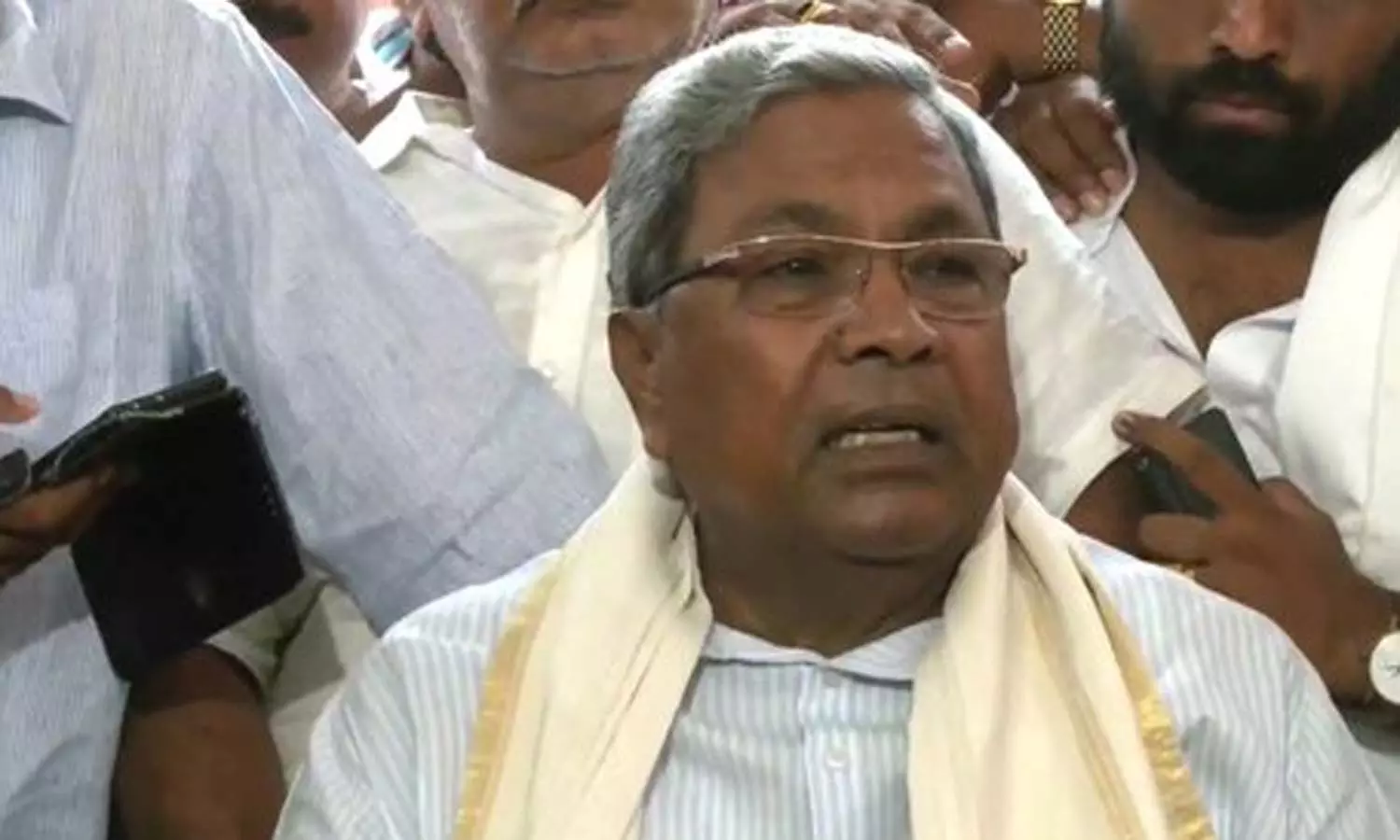 காங்கிரஸ் வெற்றி முகத்தில் உள்ள நிலையில், முதல்வர்... ... கர்நாடக சட்டசபை தேர்தல் முடிவுகள் லைவ் அப்டேட்ஸ்: ஆட்சியை பிடிக்கிறது காங்கிரஸ்