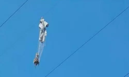 பயிற்சியின்போது மின்கம்பியில் பாராசூட் சிக்கியதால் ராணுவ கமாண்டோ வீரர் உயிரிழப்பு