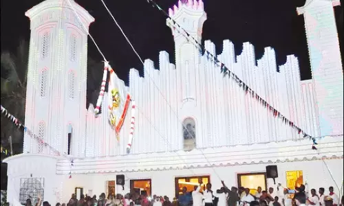 வழுக்கம்பாறை சகாயபுரம் இடைவிடா சகாய அன்னை திருத்தல திருவிழா கொடியேற்றத்துடன் தொடங்கியது