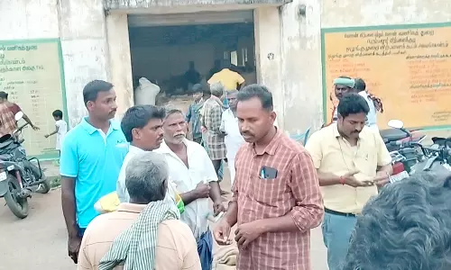 ஜெயங்கொண்டம் ஒழுங்குமுறை விற்பனை கூடத்தில் மண் கலந்த நிலக்கடலை; வியாபாரிகள் வாங்க மறுப்பு