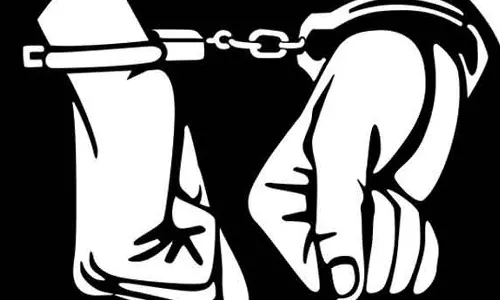 கோழிகளை திருடிய 2 பேர் கைது