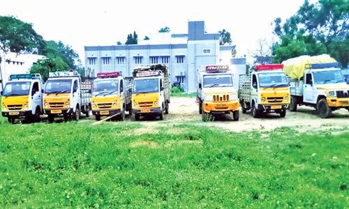 உரிய ஆவணமின்றி இயக்கப்பட்ட  7 சரக்கு வாகனங்கள் பறிமுதல்