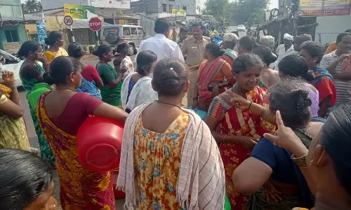 குடிநீர் கேட்டு பொதுமக்கள் சாலைமறியல்