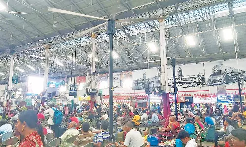 சென்ட்ரல் ரெயில் நிலையத்தில் பயணிகள் வசதிக்காக 4 ராட்சத மின்விசிறிகள்