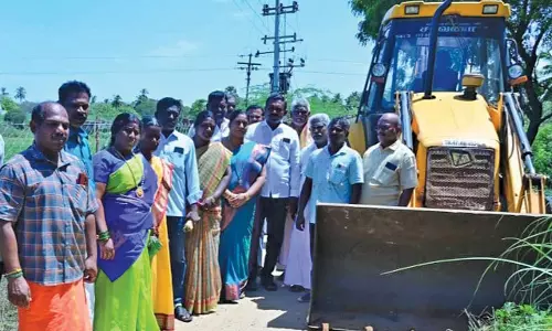 தென்திருப்பேரை பகுதியில் ரூ.39 லட்சம் மதிப்பீட்டில் தார் சாலை அமைக்கும் பணி