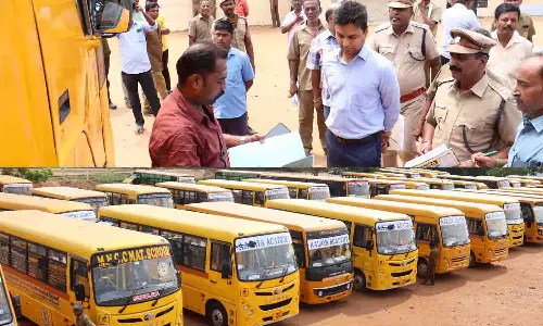 திருப்பூரில் 590 பள்ளி வாகனங்களின் தரம் குறித்து அதிகாரிகள் ஆய்வு