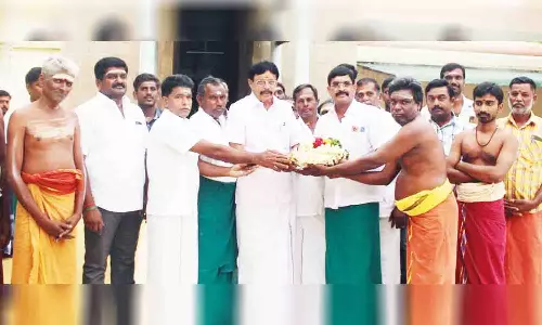 காங்கயம் ஒன்றிய அ.தி.மு.க. சார்பில் எடப்பாடி பழனிசாமி பிறந்தநாள் விழா- கோவிலில் சிறப்பு பூஜை