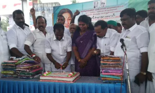 கல்பாக்கத்தில் முன்னாள் முதலமைச்சர் எடப்பாடி பழனிசாமியின் 69வது பிறந்தநாள் கொண்டாட்டம்