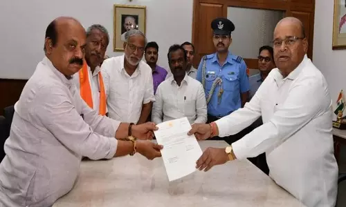 ஆளுநரிடம் ராஜினாமா கடிதம் வழங்கினார் முதல் மந்திரி பசவராஜ் பொம்மை