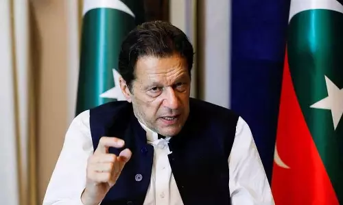 இம்ரான்கான் வீடு திரும்பினார்: கைதுக்கு காரணம் ராணுவ தளபதி என பேட்டி