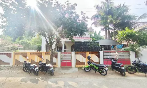 டாக்டர் வீட்டின் கதவை உடைத்து 250 பவுன் நகைகள் கொள்ளை- மர்மநபர்களுக்கு போலீஸ் வலை வீச்சு