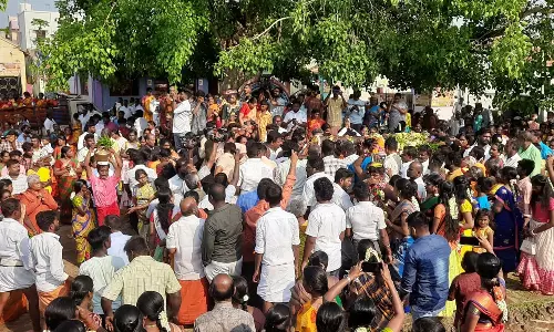 கரூர் மாரியம்மன் கோவில் கம்பம் விடும் விழா