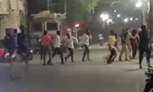 சமூக வலைத்தள பதிவால் இரு தரப்பினரிடையே மோதல்: ஒருவர் பலி- 26 பேர் கைது