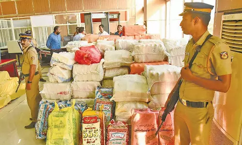 கடலில் நடந்த ஆபரேசன் சமுத்திரகுப்தா: ரூ.25 ஆயிரம் கோடி மதிப்பிலான போதை பொருளை மடக்கி பிடித்த கடற்படை வீரர்கள்