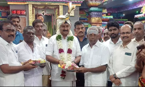 பல்லடம் அருகே கூப்பிடு பிள்ளையார் கோவிலில் அமைச்சர் சாமிநாதன் சுவாமி தரிசனம்