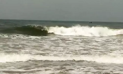 கடலூர் தாழங்குடா பகுதிகளில் கடல் சீற்றம்