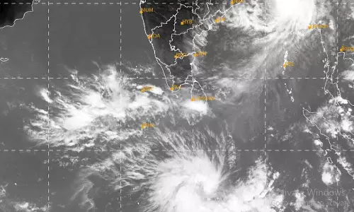 வங்காளதேசம்-மியான்மர் இடையே மோக்கா புயல் இன்று கரையை கடக்கிறது: லட்சக்கணக்கானோர் வெளியேற்றம்