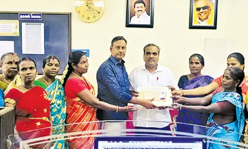 மகளிர் சுய உதவி குழுவிற்கு கடன் வழங்கும் விழா