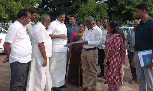 கர்நாடக தேர்தலில் எதிரொலித்த தி.மு.க.வின் வாக்குறுதிகள்-கோவையில் அமைச்சர் மு.பெ.சாமிநாதன் பேட்டி