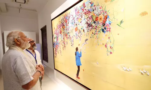 மனதின் குரல் 100-ஆவது நிகழ்ச்சிக்கான கண்காட்சி - நேரில் பார்வையிட்டார் பிரதமர் மோடி!