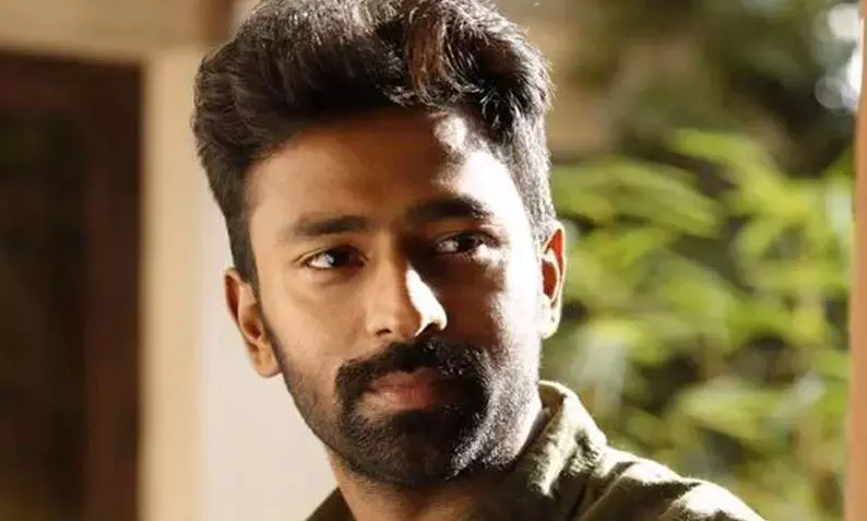 என் பாதை வேறு, அப்பா பாதை வேறு