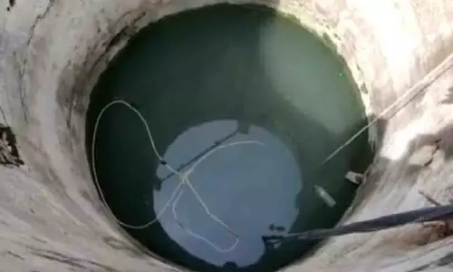 சின்னமுத்தூரில் பரிதாபம் போதையில் கிணற்றில் தவறி விழுந்து கட்டிட தொழிலாளி சாவு