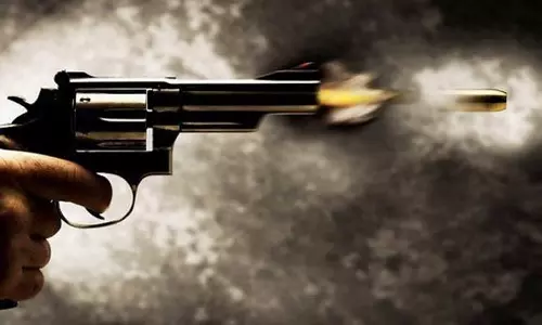 உத்தரபிரதேசத்தில் போலீஸ் என்கவுண்டரில் 2 ரவுடிகள் சுட்டுக்கொலை