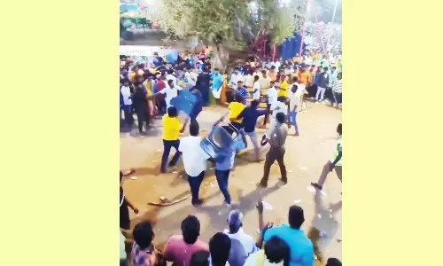 வீரபாண்டி கோவில் திருவிழாவில் பக்தர்களிடம் வழிப்பறியில் ஈடுபட்ட கும்பல் கைது